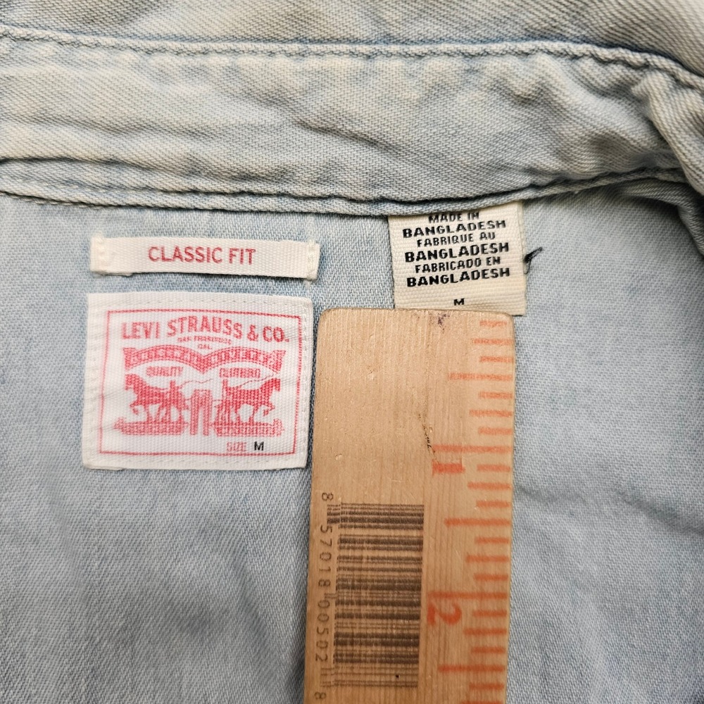 Levi Strauss Co Womens Denim Western Shirt Light Wash Studded Star Classic Fit M - Picture 6 of 11